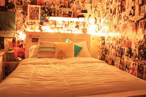 These easy designs can add color and vibrancy to your home, revamp wall decals provide transformation of bedroom's wall decor in a jiffy. 9 Quick and Easy Ideas to Decorate your Bedroom | Wonder ...