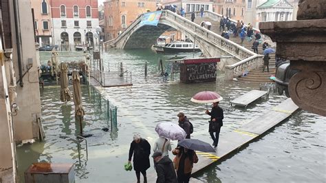 Venice flooding: Tourist recounts travel woes, helpful locals
