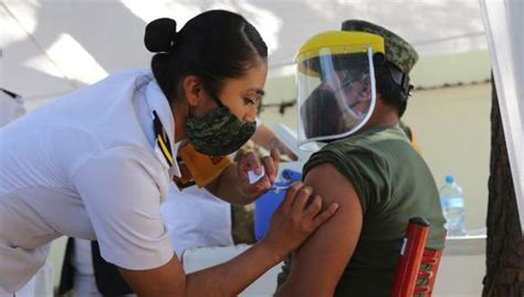 Cómo visitar seguramente a familiares bajo techo. México cumple más del 20% de su primera fase de vacunación ...