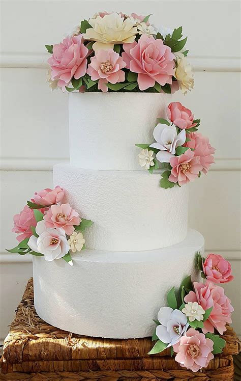 If ever there was an occasion for personalized napkins, a wedding would definitely be it. Cake Flowers Flower Wedding Cake Paper Flower wedding cake ...