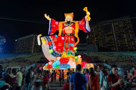 These hampers come with a collection of treats, goodies, styles, and more. Chinese New Year 2019 Dates, Celebrations & Fireworks in ...