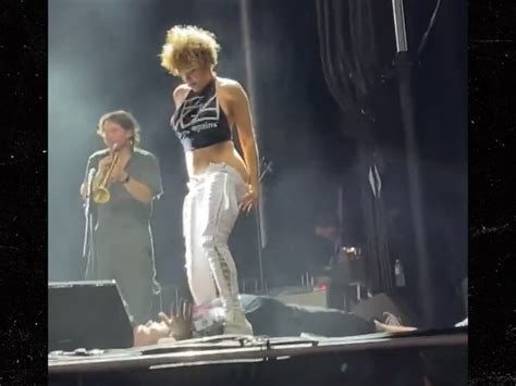 Bizarre Female Rock Singer Sophia Urista Pulls Her Pant To Pee On