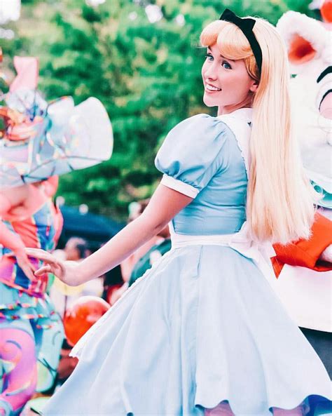 Pin By Levi Kelley On A Disney Parks Characters Alice Cosplay Alice