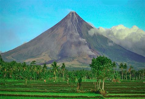 Its classic, symmetrical profile, which rises above the albay gulf to a height of 2462 m, is the result of a structurally simple. Why people are seeing figure of crowned woman in Mayon ...