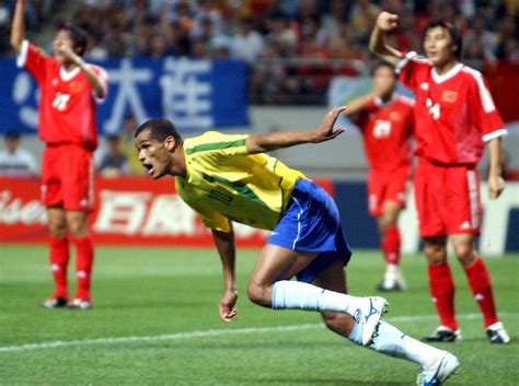 Pentacampeão, bola de ouro e melhor jogador do mundo em 1999. Brazilian soccer star Rivaldo warns Rio Olympics tourists ...