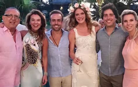 Todas as notícias & galerias. Galvão Bueno marca presença no casamento de Roger Flores ...