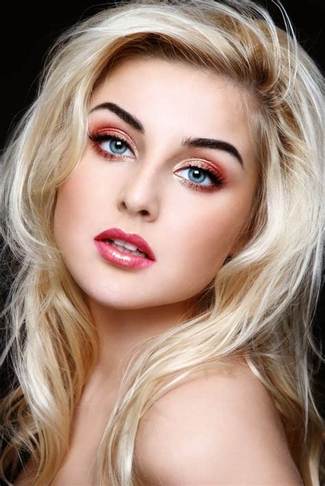 what is the best eyeshadow color for blue eyes and blonde hair