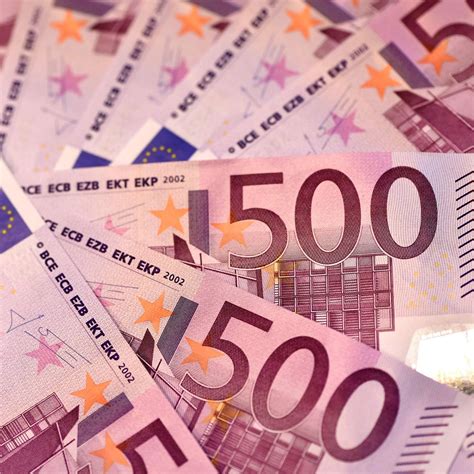 Eine frist gibt es dafür nicht, der schein behält auf unbegrenzte zeit seinen wert. 500 Euro Scheine Drucken - Euro Spielgeld Geldscheine ...