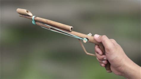 Cara membuat kerajinan lampu hias dari bambu ini dapat kamu gunakan agar rumahmu terlihat lebih menarik dan estetis. Cara Membuat Kerai Dari Bambu : Cara Membuat Panah dari ...