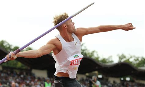 Jun 23, 2021 · champion du décathlon (londres, 2017), de l'heptathlon en salle (birmingham, 2018) et médaillé d'argent aux jeux olympiques de 2016 à rio, kevin mayer a accepté de nous parler du régime. Kevin Mayer joins world record party with decathlon best - AW