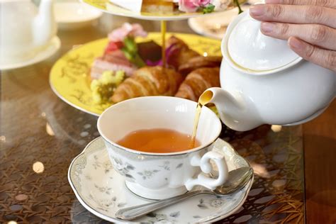 Drink Your Tea Like Queen Elizabeth II - Bistro Chic