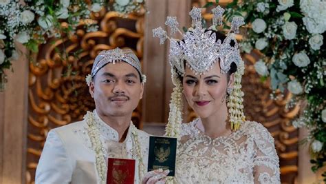 Gugatan cerai diajukan oleh ratu rizky nabila kepada sang suami sejak bulan februari 2021. Alfath Disanksi Persija usai Kasus KDRT, Ratu Rizky Nabila ...