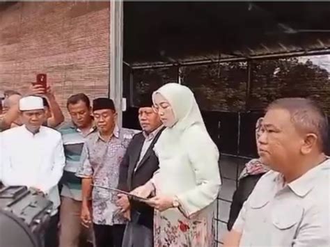 Bupati Purwakarta Anne Ratna Mustika Segel Bangunan Gereja Gkps Opsi Id Situs Berita Pilihan