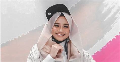 Betari ayu merupakan seorang selebriti tanah air. Mantap Berhijab, Tak Halangi Ayu Idol Berkarier