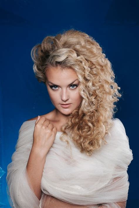 'hair hats' by nagi nodawhile designboom pride's itself on covering the entire spectrum of the design world, one area we rarely touch is the bizarre world of hair design. Full Avant Garde Hairstyle in 2020 | Curly hair styles ...