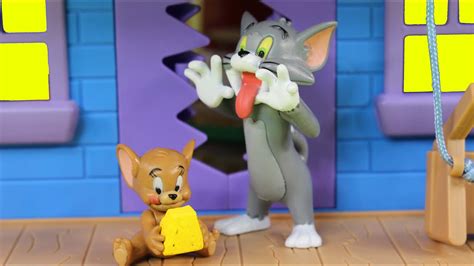 Customized plastic cartoon figure lovely tom and jerry collection toys oem pvc animal figure toy. Tom And Jerry Tricky Trap House Playset Game Of Cat And ...