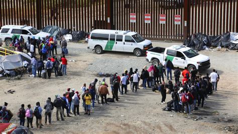 Us Sends Reinforcements To Border As Migrants Gather Ahead Of Rule Change