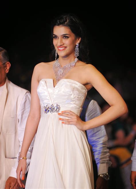 High Quality Bollywood Celebrity Pictures Kriti Sanon
