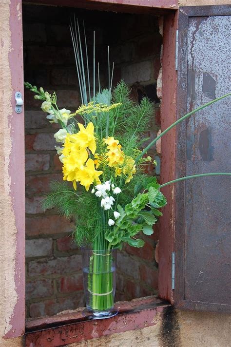 Send exotic flowers to australia. snapdragon, bells of ireland, fennel flowers and foliage ...