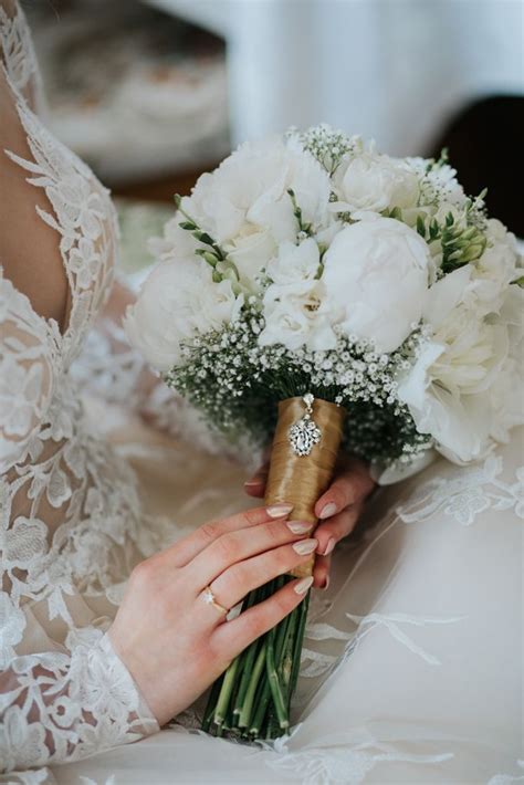 This flower is available all time of the year and comes in so many colors that's the. white flower bouquet 50+ wedding flowers - Page 4 of 101 ...