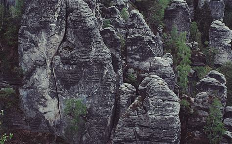 Download Wallpaper 1680x1050 Rocky Cliffs Rocks Nature 1610