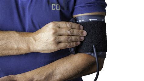 How To Take Blood Pressure Manually On Wrist