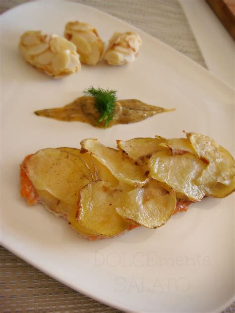Togli quindi le eventuali lische dai filetti, poi passali sotto l'acqua corrente il salmone si abbina bene anche alle patate se non ti convince il contorno di verdure fresche di stagione, oppure a delle zucchine saltate. DOLCEmente SALATO: Filetto di salmone in crosta di patate