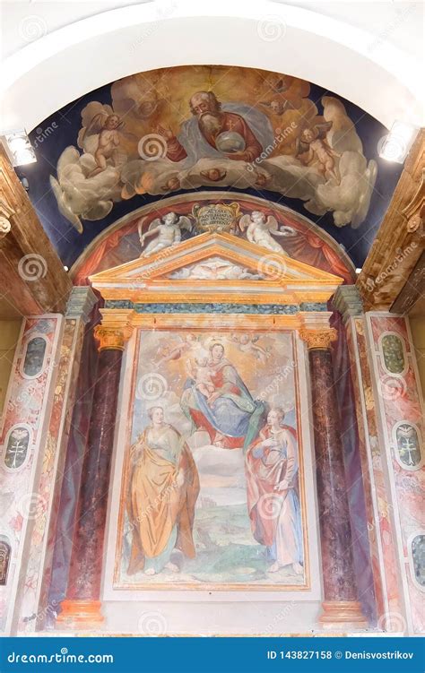 Santa Severa Italia Interiores De La Iglesia Cat Lica Del Santo Maria Assunta Chiesa Di Maria