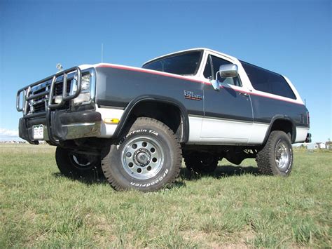 Pics Of 2 Lifts And 33s Dodge Ram Ramcharger Cummins Jeep
