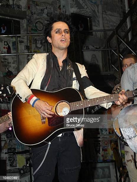Billie Joe Armstrong Makes Broadway Debut As St Jimmy In American Idiot
