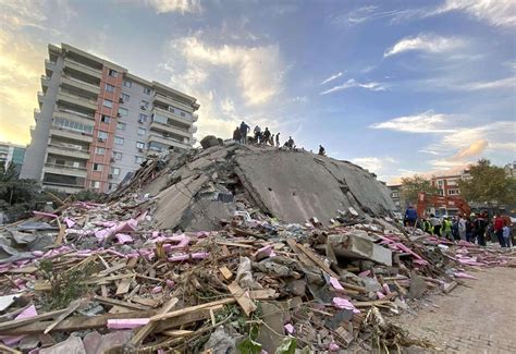 「地震」（なゐふる）という語句は『 日本書紀 』にも見え、その他 古文書 の記録にも登場するが、これらは今日の地震学における地震動のことであり、また「大地震」、「小地震」などと共に 震度 の程度を表すものでもあった 。 トルコ沖地震死者22人に 780人負傷 ギリシャの島も被害 - zakzak ...