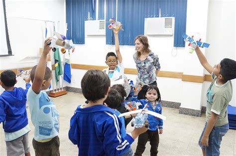 Grupo De Crianças Nasf Oficina De Reciclagem Com As Crianças