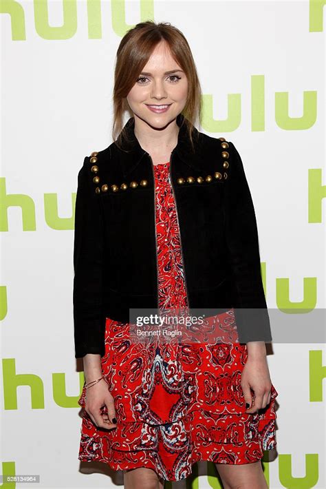 Actress Tara Lynn Barr Of Casual Attends The 2016 Hulu Upftont On May