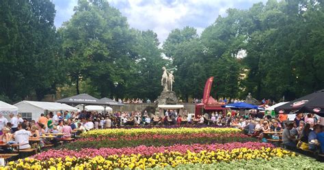 Blumenmeer auf dem Rüdesheimer Platz - B.Z. – Die Stimme Berlins