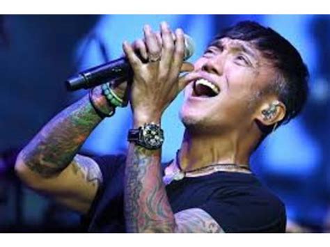 Journey Lead Singer Arnel Pineda Joins Us From His Home In The