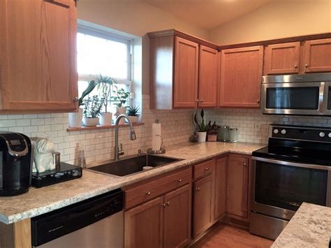 Oak cabinets can bring a warmth and charm to a kitchen, den or other room, but this midtoned. 29 Fantastic Kitchen Backsplash Ideas With Oak Cabinets ...