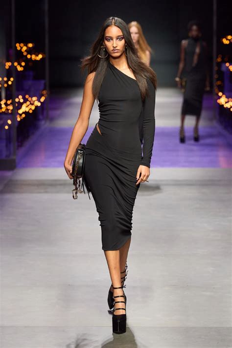 米兰时装周 Versace 春夏系列 服装米兰时装周 服装设计网