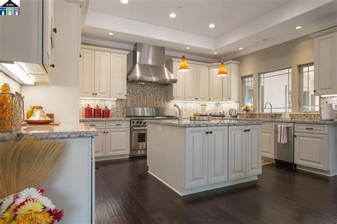 New cabinets can add both beauty and function to your home. 40667236_6_1.jpg (1280×853) (With images) | Affordable ...