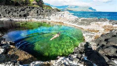 Amazing Swim In A Natural Pool Of Queens Bath Hawaii