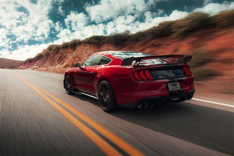 Here's how these two shelbys stack up and which is right for you. Ford Mustang Shelby GT500 2020: así es el Ford más potente ...