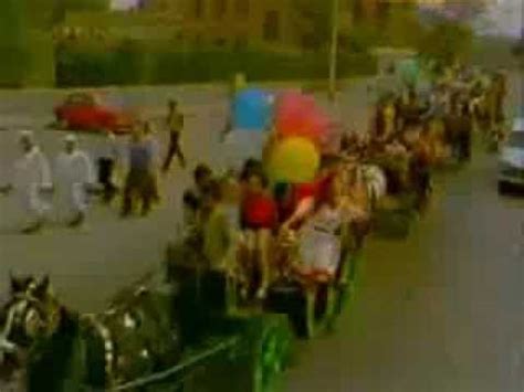 تكبيرات العيد مصحوبة بكلمات بصوت الإعلامي الإذاعي شحاته العرابي. العيد فرحة ...أهلا اهلا بالعيد صفاء ابو السعود - YouTube