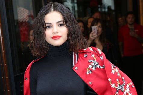 Berita Gaya Rambut Selena Gomez Terbaru Hari Ini