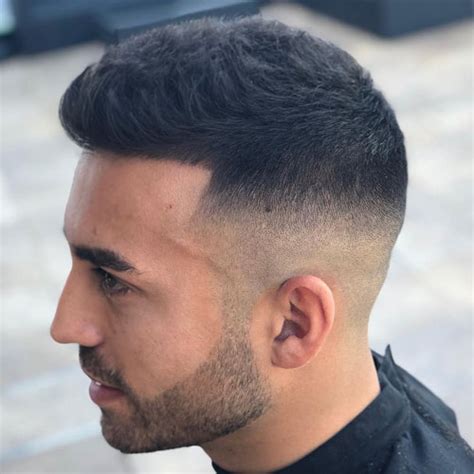 Medium fade haircuts like other fades come in a variety of styles and looks. Mid Fade Corte De Pelo Taper - Peinados