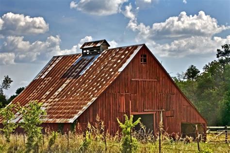 Barn weddings are hot and show no signs of fading anytime soon. You Must See These 10 Breathtaking Photographs of Old ...