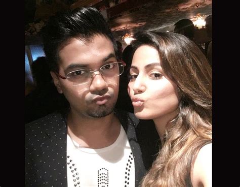 Among those who received her was boyfriend rocky jaiswal. Hina Khan aka 'Akshara' spotted with her boyfriend, Rocky ...