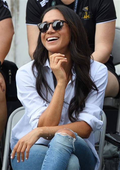 Meghan Markles Famous Sunglasses Are Back In Stock Celebrity Sunglasses Meghan Markle Style