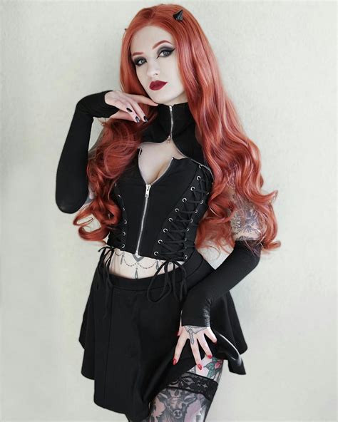 Pin By ¡dark Gothic Macabre On Góticas Gothic Fashion Women Gothic Outfits Goth Model
