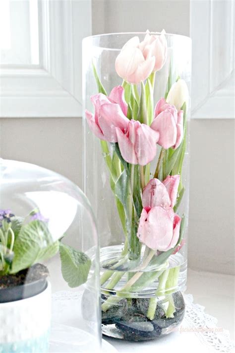 Have You Seen Those New Tulip Arrangements Done Inside A Tall Vase The