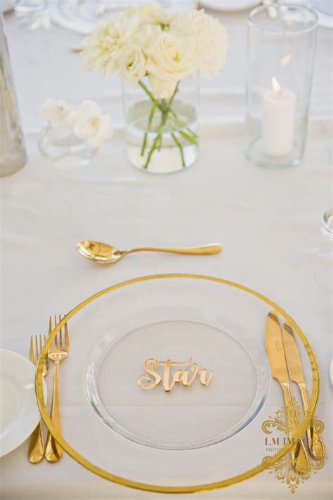 Check spelling or type a new query. White & Gold table setting / Photography by LM Images | Gold table setting, Gold table, Table ...