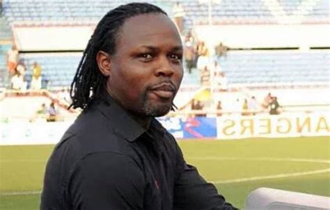 Es cierto que los algoritmos se han convertido en gobiernos paralelos y los ciudadanos somos puntos geolocalizados y nodos de datos, pero más allá. Sadio Mané y los otros futbolistas que ganaron el premio ...